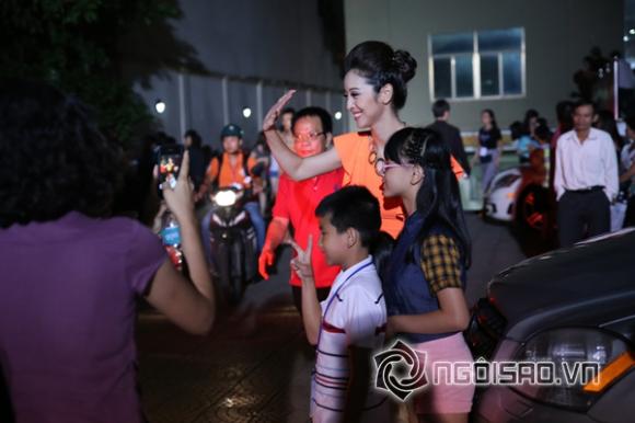 sao Việt, Jennifer Phạm, bà mẹ hai con, Jennifer Phạm một mình lái xe về nhà, chung kết Giọng hát Việt Nhí