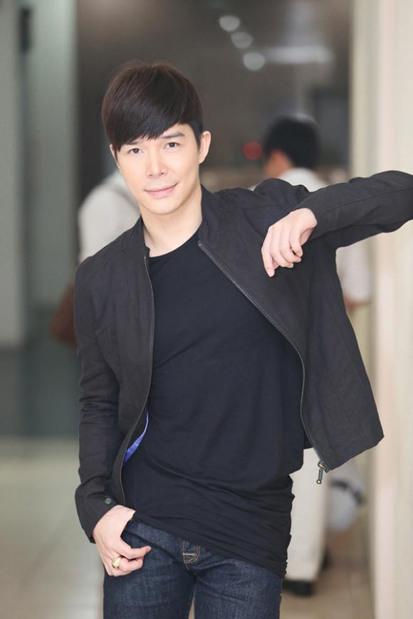 sao Việt, Nathan Lee, quý ông hàng hiệu, ông hoàng Opera, Nathan Lee hôn bạn gái Tây, Nathan Lee tình tứ bên Ngọc Anh