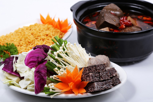 Lẩu huyết cay, Lẩu huyết cay tại Sài Gòn, Món ăn ngon, Món ăn độc đáo