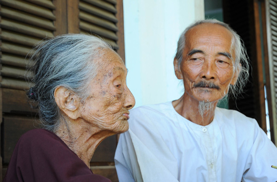 Nguyễn Văn Đức, cụ Nguyễn Văn Đức chăm mẹ 113 tuổi, người con hiếu thảo