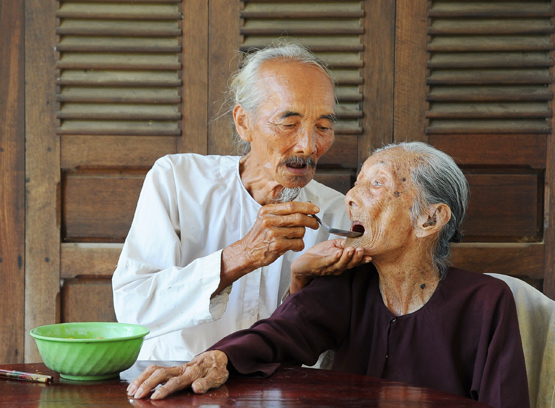 Nguyễn Văn Đức, cụ Nguyễn Văn Đức chăm mẹ 113 tuổi, người con hiếu thảo