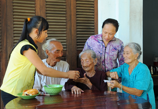 Nguyễn Văn Đức, cụ Nguyễn Văn Đức chăm mẹ 113 tuổi, người con hiếu thảo