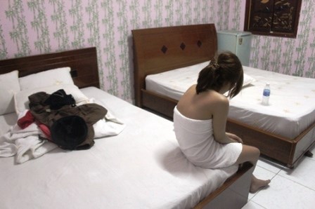Cướp tài sản, Bẫy tình, Vào khách sạn tâm sự, Lừa đảo cướp tài sản