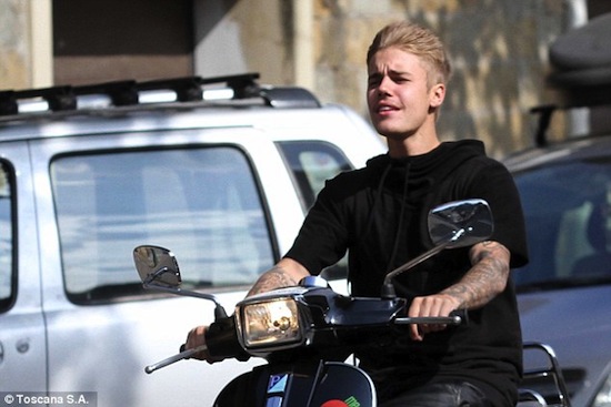 Justin Bieber, Justin Bieber không đội mũ bảo hiểm, nam ca sĩ Justin Bieber, scandal Justin Bieber