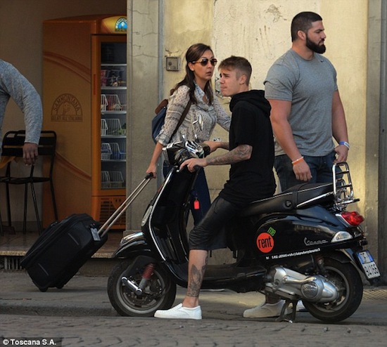Justin Bieber, Justin Bieber không đội mũ bảo hiểm, nam ca sĩ Justin Bieber, scandal Justin Bieber