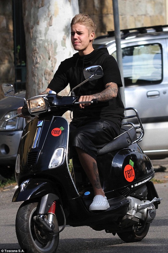 Justin Bieber, Justin Bieber không đội mũ bảo hiểm, nam ca sĩ Justin Bieber, scandal Justin Bieber