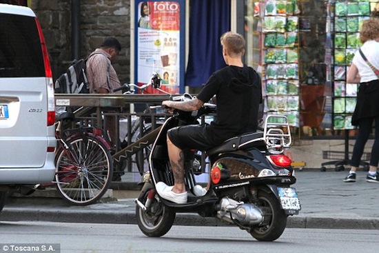 Justin Bieber, Justin Bieber không đội mũ bảo hiểm, nam ca sĩ Justin Bieber, scandal Justin Bieber