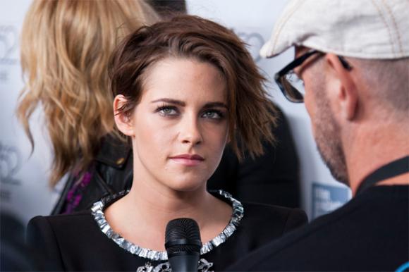 Kristen Stewart mặt mụn,Kristen Stewart mặt xấu,Kristen Stewart trên thảm đỏ,sao hollywood,Kristen Stewart chia tay bạn trai
