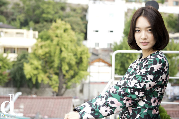 Shin Min Ah,cáo chín đuôi Shin Min Ah,Shin Min Ah khoe nụ cười ngọt ngào,sao Hàn trên tạp chí