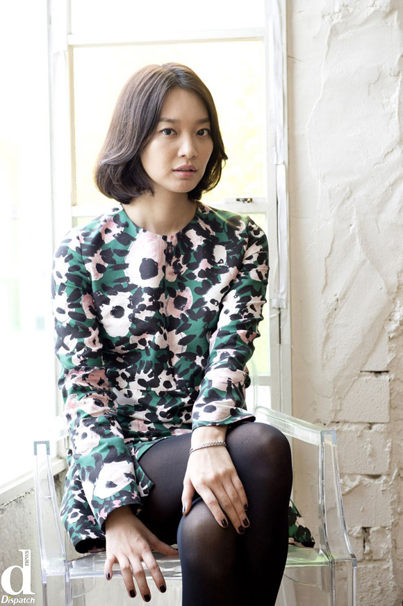 Shin Min Ah,cáo chín đuôi Shin Min Ah,Shin Min Ah khoe nụ cười ngọt ngào,sao Hàn trên tạp chí