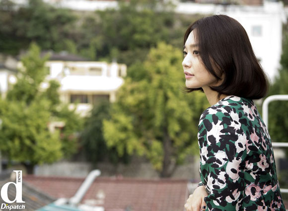 Shin Min Ah,cáo chín đuôi Shin Min Ah,Shin Min Ah khoe nụ cười ngọt ngào,sao Hàn trên tạp chí