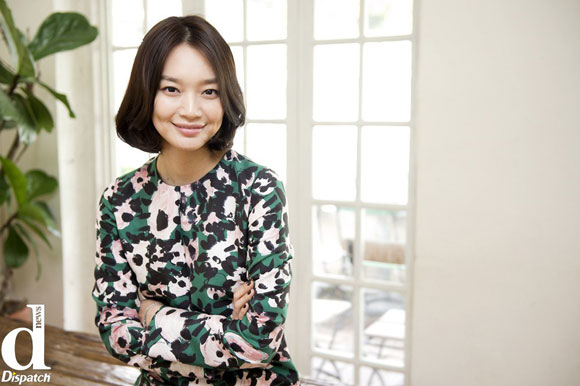 Shin Min Ah,cáo chín đuôi Shin Min Ah,Shin Min Ah khoe nụ cười ngọt ngào,sao Hàn trên tạp chí