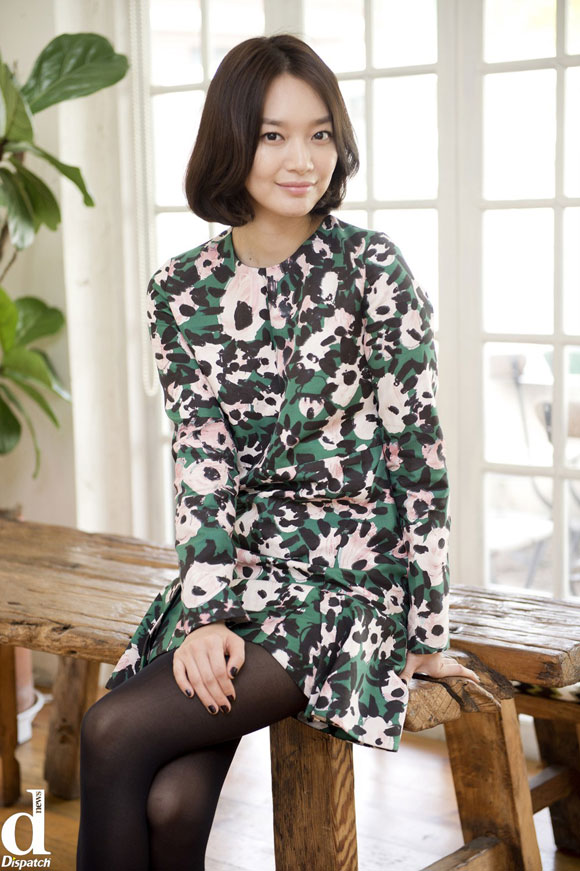 Shin Min Ah,cáo chín đuôi Shin Min Ah,Shin Min Ah khoe nụ cười ngọt ngào,sao Hàn trên tạp chí