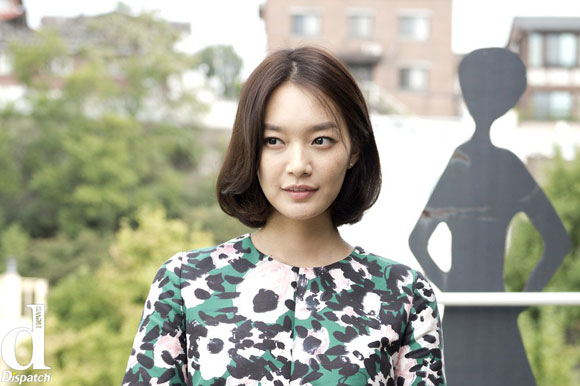 Shin Min Ah,cáo chín đuôi Shin Min Ah,Shin Min Ah khoe nụ cười ngọt ngào,sao Hàn trên tạp chí