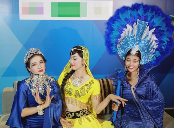 sao Việt, Thanh Thảo, Búp bê Thanh Thảo, Thanh Thảo khoe tóc mới, Thanh Thảo ngồi ghế nóng, Cùng Nhau Tỏa Sáng