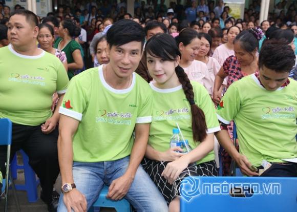sao Việt, Minh Hà, bà xã Lý Hải, vợ chồng Lý Hải, bà xã Lý Hải mang bầu lần 3, Minh Hà bế bụng bầu đi từ thiện