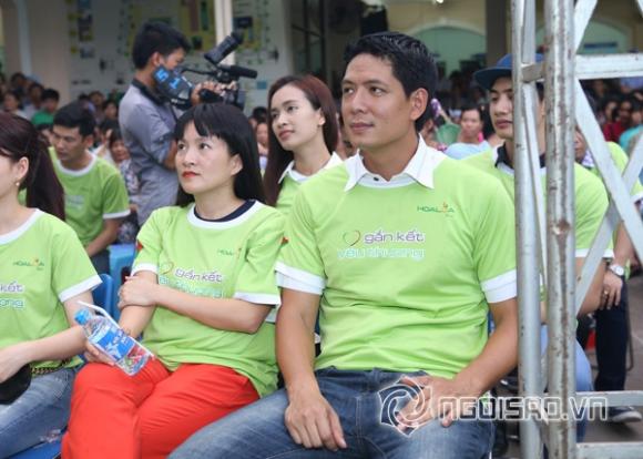 sao Việt, Minh Hà, bà xã Lý Hải, vợ chồng Lý Hải, bà xã Lý Hải mang bầu lần 3, Minh Hà bế bụng bầu đi từ thiện