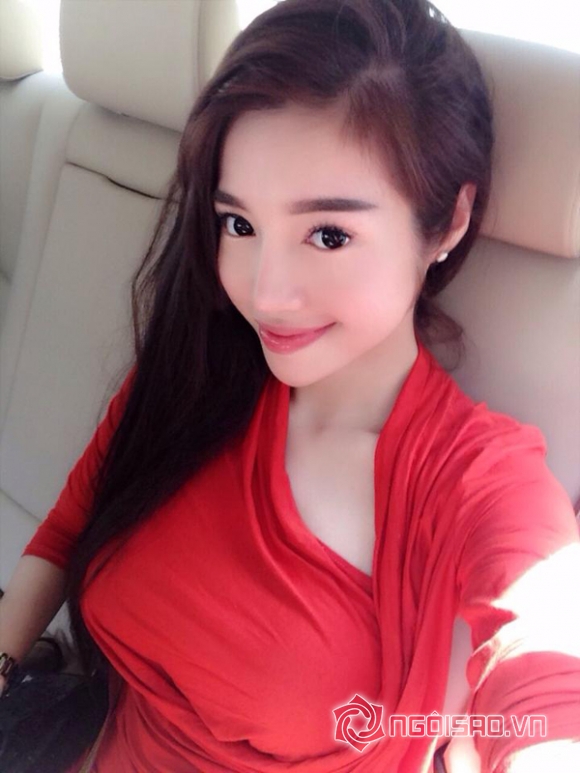 Elly Trần, Elly Trần lên báo Singapore,đối thủ của Elly Trần,Elly Trần đi massage,Elly Trần đi biển,Elly Trần đẹp trong lành,Elly Trần đẹp mong manh