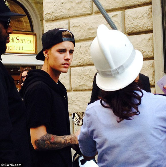Justin Bieber,Justin đỗ xe trái phép,sao Hollywood,Justin bị cảnh sát bắt,Hoàng tử nhạc Pop
