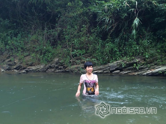 Thảo Vân,Thảo Vân đi tắm suối,sao Việt đi du lịch,Thảo Vân trở về tuổi thơ
