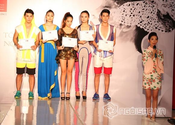 Xuân Lan, Xuân Lan đẹp dịu dàng với váy hoa, trao chứng nhận cho học viên người mẫu, Học viện đào tạo người mẫu, Phạm Hoài Nam