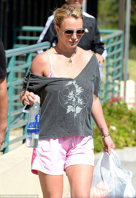 Britney Spears,sao Hollywood,Britney ăn mặc lôi thôi,Britney xập xệ