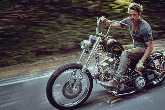 Brad Pitt,diễn viên Brad Pit,Brad Pitt phong trần cưỡi môtô