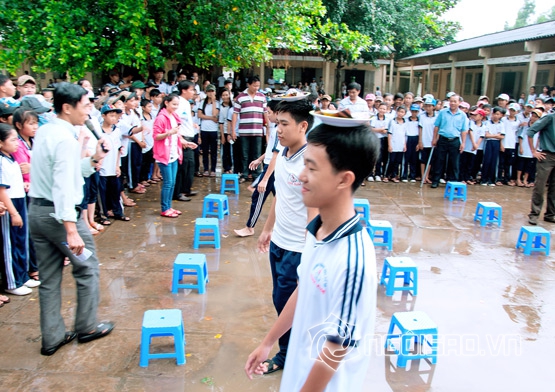 Lâm Ngọc Huỳnh , Ca sĩ Lâm Ngọc Huỳnh , Lâm Ngọc Huỳnh  làm từ thiện, Chương trình văn nghệ thắp sáng ước mơ Lam Ngoc Huynh, ca sỹ triển vọng