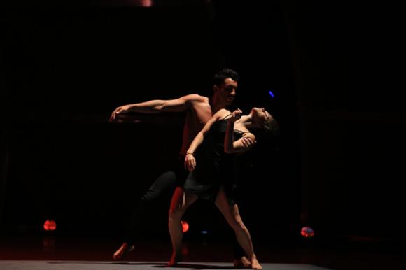sao Việt, truyền hình thực tế, Thử thách cùng bước nhảy, Quán quân Thử thách cùng bước nhảy, tình yêu đồng tính gây bão