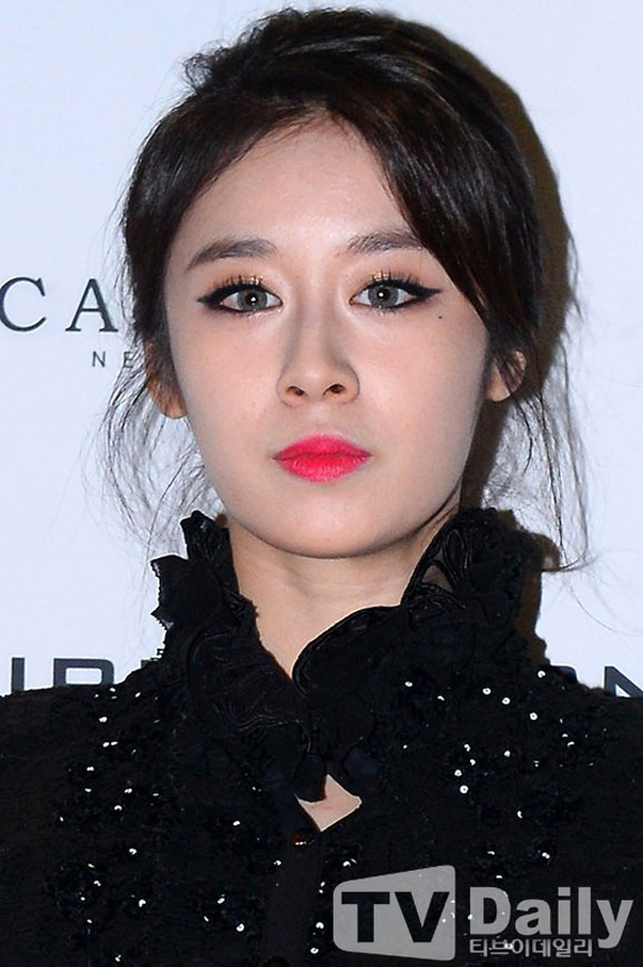 Ji Yeon,T-ara,sao Kpop,sao Hàn tại sự kiện,Ji Yeon dữ dằn vì kẻ mắt đậm
