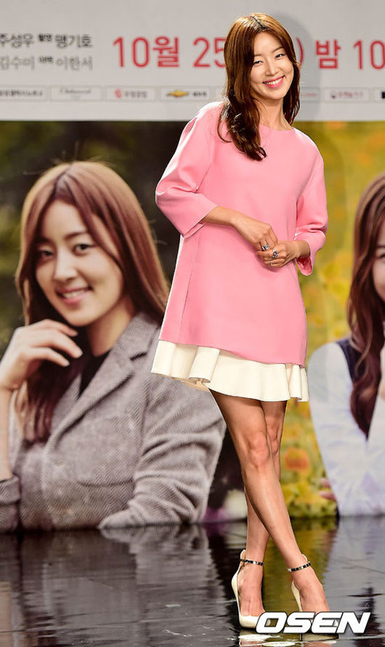 Han Ji Hye,Han Ji Hye chân vòng kiềng,Han Ji Hye phim mới Legendary Witch,sao hàn,sao hàn thẩm mỹ