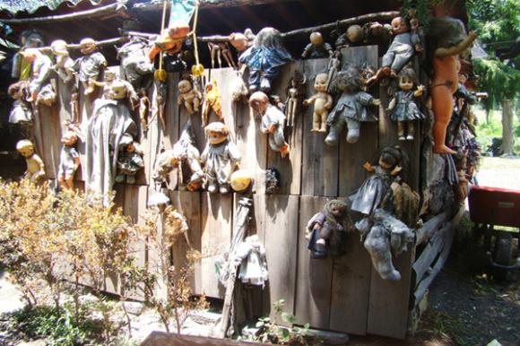 Chuyện lạ 4 phương , Chuyện lạ thế giới , Phi thường , Chuyện lạ có thật , Chuyện lạ khó tin, Đảo búp bê