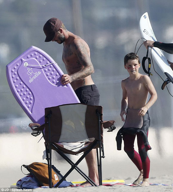Beckham,Cruz,bố con nhà Becks đi lướt ván,sao Hollywood,Victoria