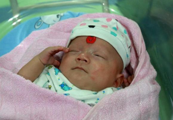 Bé sơ sinh,bé sơ sinh nặng 0.8 kg,'kỳ tích' bé sơ sinh nặng 0,8kg vẫn có thể sống sót