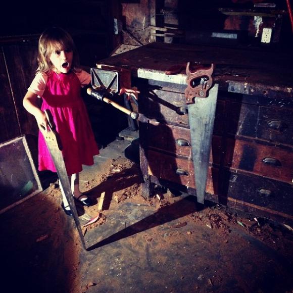 Chụp ảnh,cha chụp ảnh con,lạnh gáy với ảnh ma mị bố chụp con nhân dịp Halloween