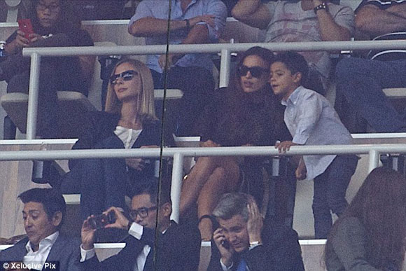 Irina Shayk,Ronaldo Jr,Cristiano Ronaldo,Real Madrid,Irina Shayk thân thiện với con riêng của Ronaldo