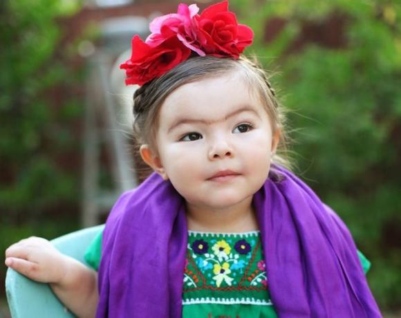Hóa trang,bé 2 tuổi hóa trang,màn hóa trang của bé gái 2 tuổi khiến dân mạng thích thú