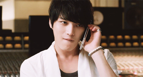 Sao hàn,sao Hàn,Sao Hàn và thói quen sử dụng điện thoại kỳ quặc