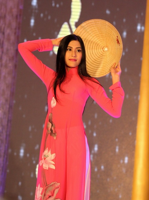 Hoa hậu,hoa hậu Việt Nam Thế giới,người đẹp lai 3 dòng máu đăng quang HH Việt Nam Thế giới