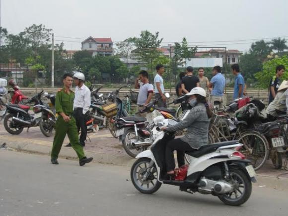 Nhảy sông tự tử, Phụ nữ mang thai nhảy sông tự tử, Lao xe máy xuống sông tự tử