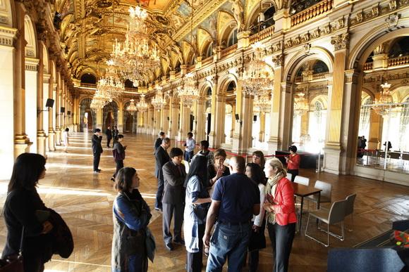 Sao việt,sao viet,hoa hậu ngọc hân,người mẫu ngọc hân,áo dài đến kinh thành thời trang Paris