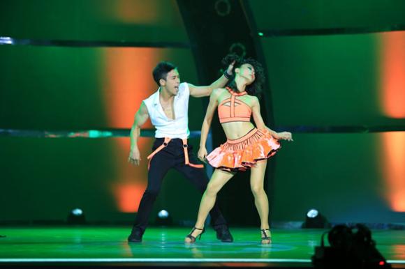 sao Việt, MC Trấn Thành, Trấn Thành chia tay bạn gái hotgirl, Trấn Thành bật khóc trên sân khấu, Thử thách cùng bước nhảy