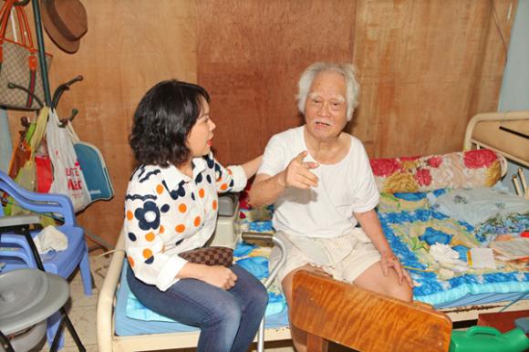 sao Việt, Việt Hương, nữ danh dài hải ngoại, Việt Hương đến thăm nhạc sĩ Nguyễn Văn Tý