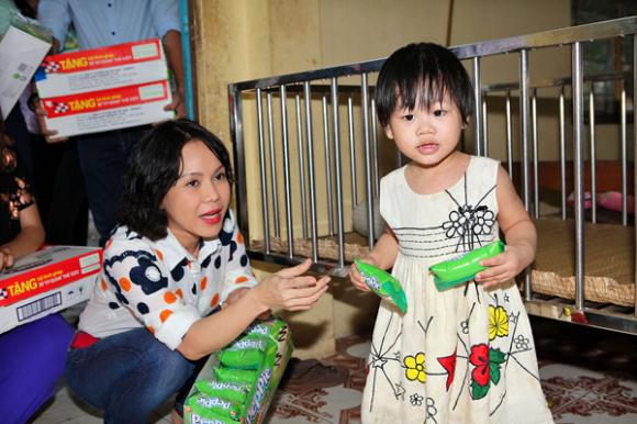 sao Việt, Việt Hương, nữ danh dài hải ngoại, Việt Hương đến thăm nhạc sĩ Nguyễn Văn Tý