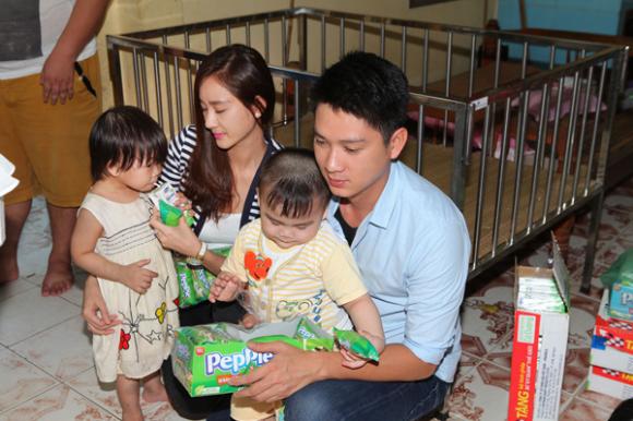 sao Việt, Việt Hương, nữ danh dài hải ngoại, Việt Hương đến thăm nhạc sĩ Nguyễn Văn Tý