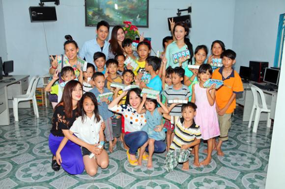 sao Việt, Việt Hương, nữ danh dài hải ngoại, Việt Hương đến thăm nhạc sĩ Nguyễn Văn Tý