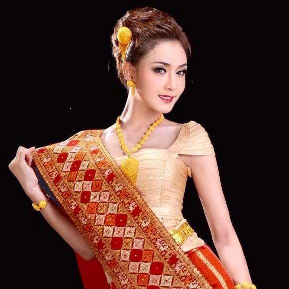 Hoa hậu chuyển giới Lào, Hoa hậu, Piyada Inthavong, Miss International Queen 2014, Hoa hậu Chuyển giới 2014