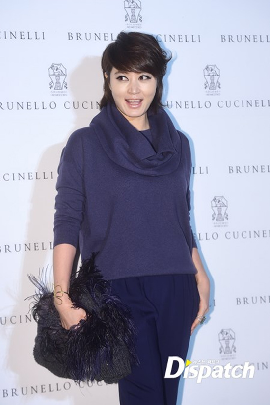 Kim Hye Soo trẻ trung,Kim Hye Soo khoe vòng một nóng bỏng,Kim Hye Soo sang trọng,sao hàn
