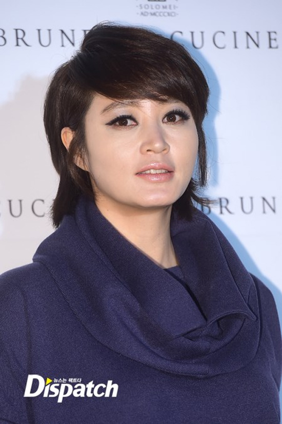 Kim Hye Soo trẻ trung,Kim Hye Soo khoe vòng một nóng bỏng,Kim Hye Soo sang trọng,sao hàn
