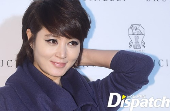 Kim Hye Soo trẻ trung,Kim Hye Soo khoe vòng một nóng bỏng,Kim Hye Soo sang trọng,sao hàn
